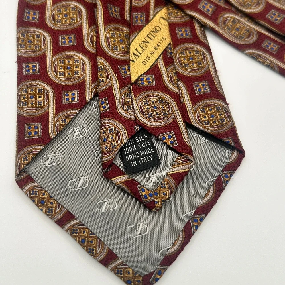 Valentino Cravatte Mens Silk Tie Burgundy Gold Geometric Medallion Made in Italy